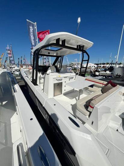 Achetez votre bateau neuf sur l’Île d’Oléron en Charente maritime avec La Perrotine : Zodiac, Bombard, Quicksilver, Nimbus et autres marques. Découvrez nos modèles disponibles.